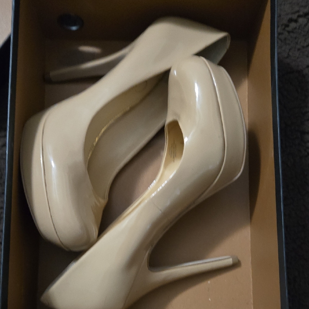 Jessica Simpson Patent Platform Pumps in Beige
